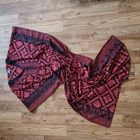 Red and Black Kaftan - Picture 2 of 5